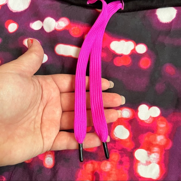 Livi Active cowl neck graphic sweatshirt - Picture 4 of 10